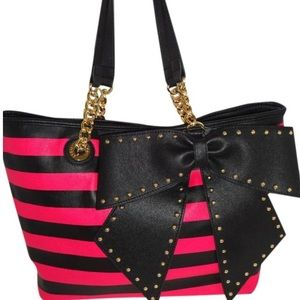 Pink strip with bow purse